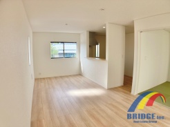 1号棟 明るく心地よい風が通り抜けるリビング
同社同等仕様施工例