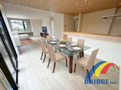 明るい雰囲気で落ち着く空間
以下同社同等仕様施工例