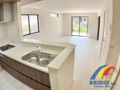 明るく心地よい風が通り抜けるリビング