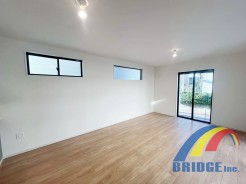 明るく心地よい風が通り抜けるリビング