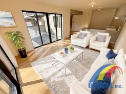 明るい雰囲気で落ち着く空間
以下同社同等仕様施工例