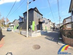 2号棟 敷地37坪以上で駐車2台可能な長期優良住宅
寛げる和室は来客用やお子様の遊び場など用途様々
駅・教育施設・買い物施設も徒歩圏内で幅広い世帯に嬉しい住環境充実
是非、野田市内で新築一戸建をお探しの方はお気軽にお問い合わせ下さい。
お待ちしております。