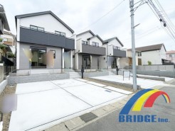 A号棟 駐車2台可能で、南に面した明るく陽当良好な住まい。
WIC、2階ホール収納、また広々ファミリークローゼットも完備。
秋山駅まで徒歩10分 利便性の良いエリアです。
是非、松戸市内で新築一戸建てをお探しの方はお気軽にお問い合わせください。
お待ちしております。