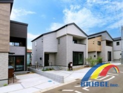 駐車2台可能で、しまえるスペースが豊富なお住まい。
パントリー、SIC、ヌック、ファミリークローゼット完備です。
小中学校、公園、コンビニまで徒歩圏内で住みやすい環境。
是非、柏市内で内覧をご希望の方は当社までお問い合わせください。
お待ちしております。