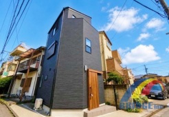 築浅物件で状態が良く、リフォームなしでも住めるほど良い状態です。
1SLDKと珍しい間取で独身の方やセカンドハウスとして使うにはピッタリの物件です。
是非、足立区で中古戸建をお探しの方はお問い合わせ下さい。