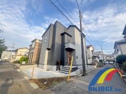 駐車1台可能で、周辺環境が充実した住みやすいエリアです。
WIC、2階ホール収納・ロフト付きでバルコニーは南向き。
お子育て世代のご家庭にぴったりです。
是非、船橋市で新築一戸建をお探しの方はお気軽にお問い合わせ下さい。
お待ちしております。
※現地外観